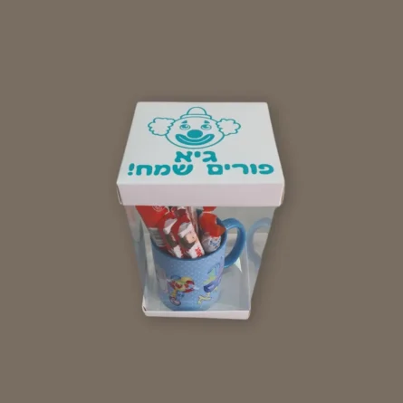 ⁦מארז מתוק ומפנק עם כוס ממותגת בעיצוב אישי⁩ – תמונה ⁦2⁩